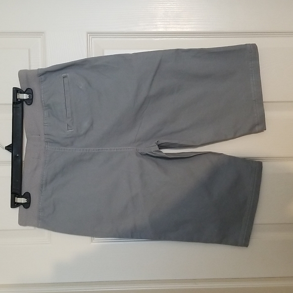 New Tommy Hilfiger Shorts - Picture 2 of 7